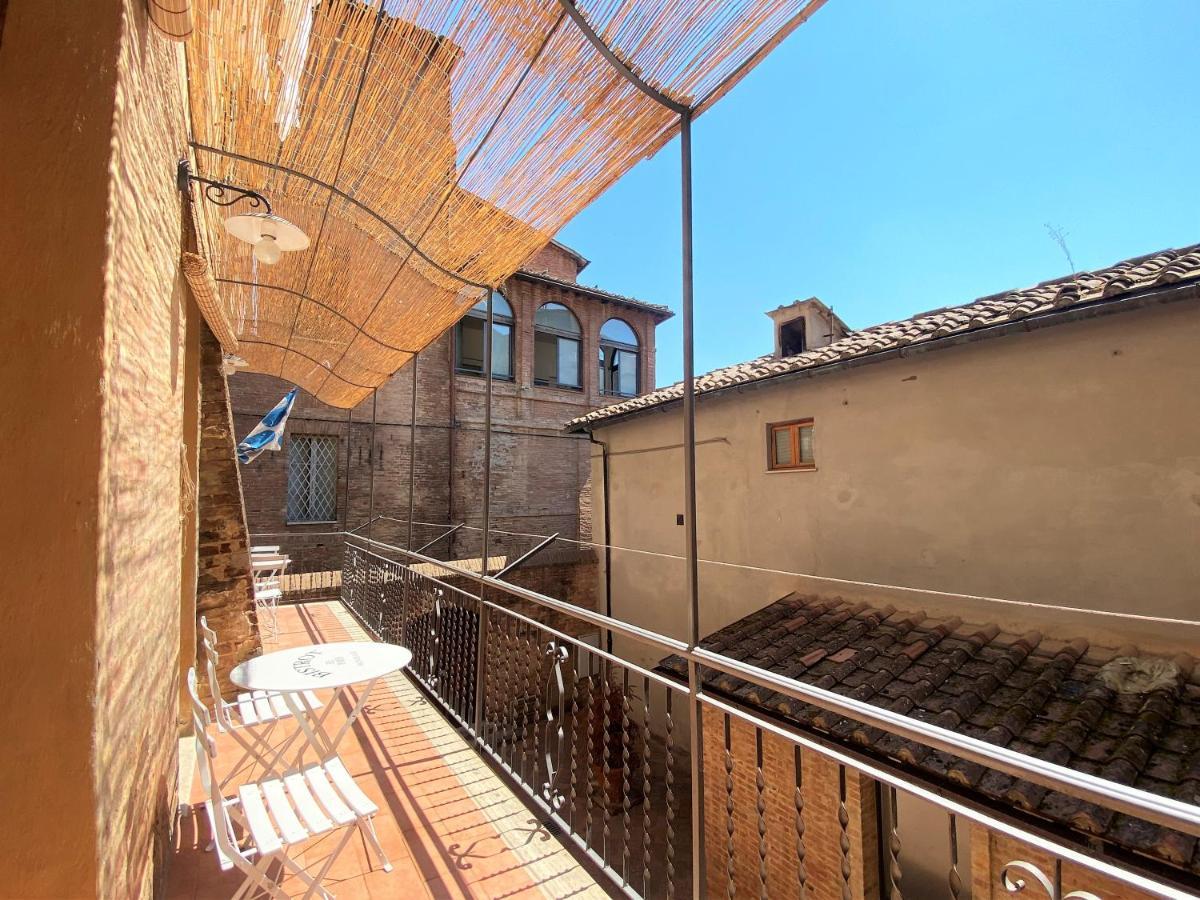 La Fonte-With Balcony Close By Piazza Del Campo Sienne Extérieur photo