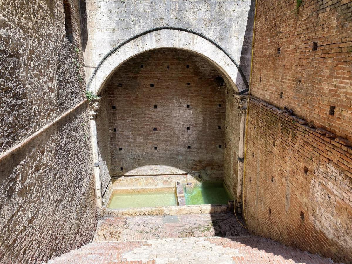 La Fonte-With Balcony Close By Piazza Del Campo Sienne Extérieur photo