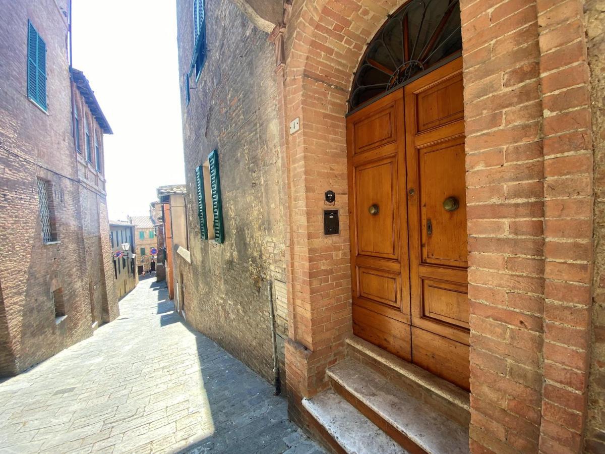 La Fonte-With Balcony Close By Piazza Del Campo Sienne Extérieur photo